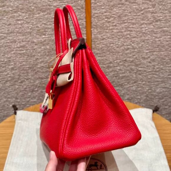 Classic Hermes Bag: A Stylish and Versatile Choice for Elegance - Picture 4 of 6